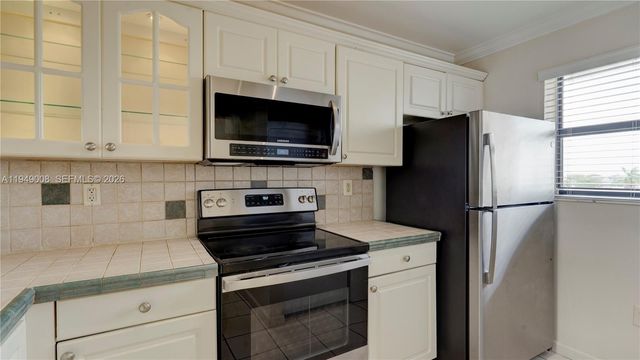 10155 NW 9th St Cir 4-401, Miami, FL 33172