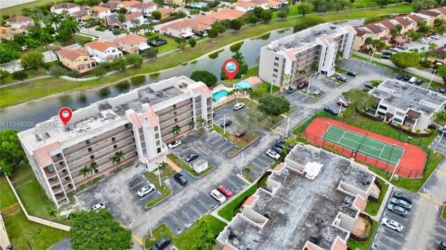 10155 NW 9th St Cir 4-401, Miami, FL 33172