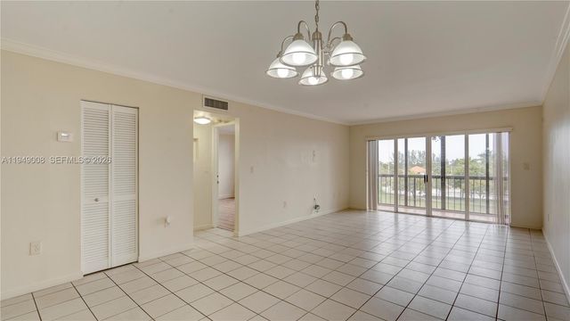 10155 NW 9th St Cir 4-401, Miami, FL 33172