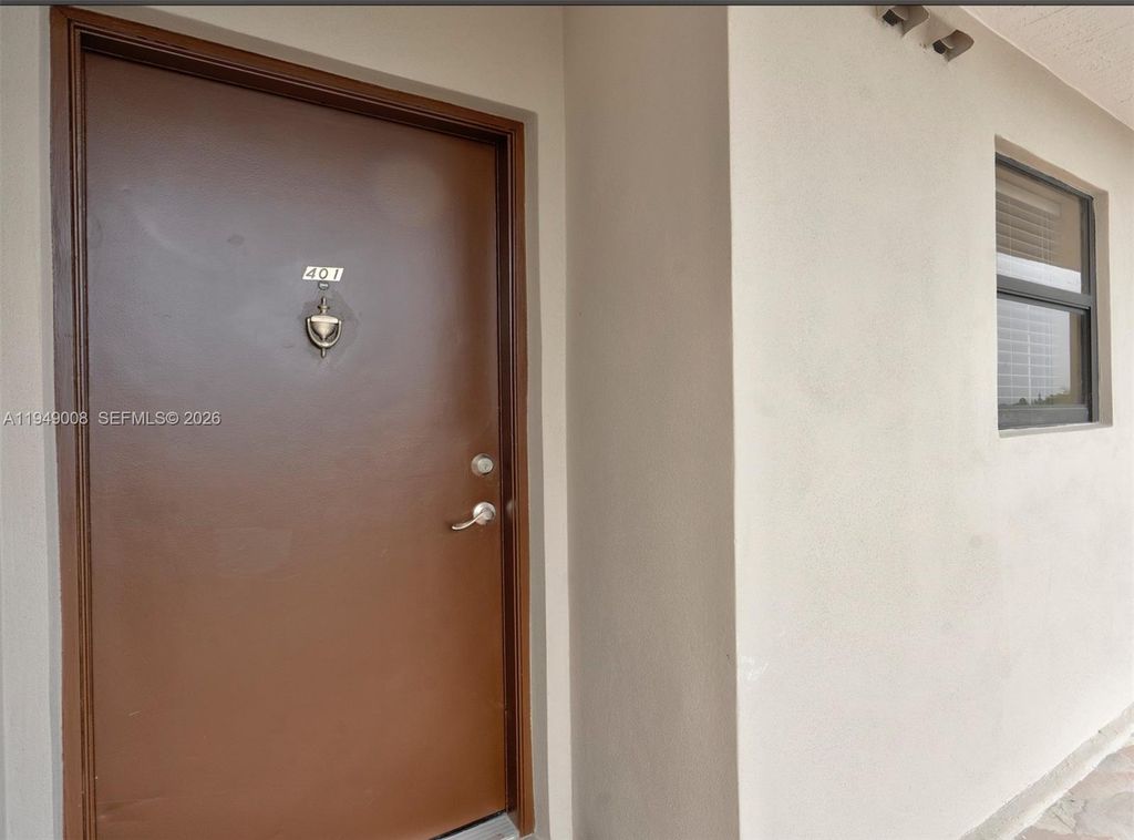 10155 NW 9th St Cir 4-401, Miami, FL 33172