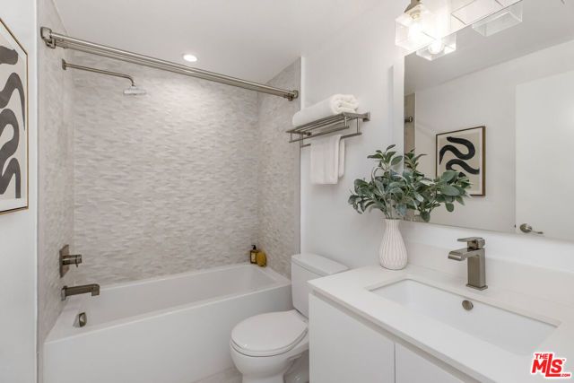 4754 La Villa Marina Unit D, Los Angeles, CA 90292