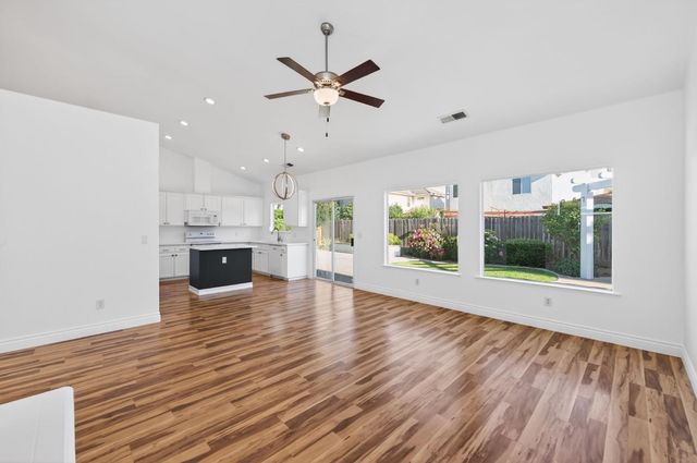 2839 E Brandywine, Fresno, CA 93720