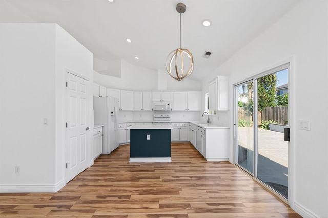 2839 E Brandywine, Fresno, CA 93720