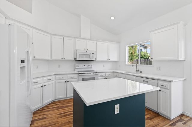 2839 E Brandywine, Fresno, CA 93720