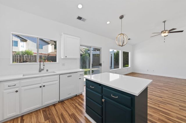 2839 E Brandywine, Fresno, CA 93720