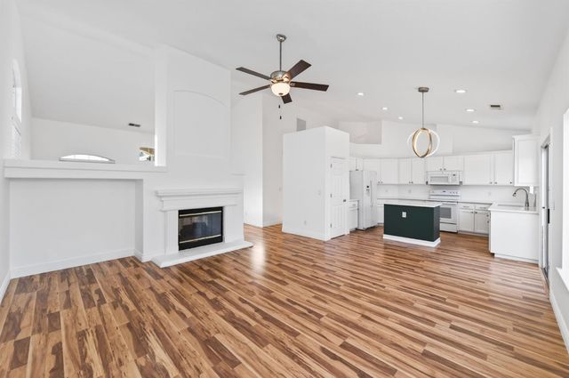 2839 E Brandywine, Fresno, CA 93720