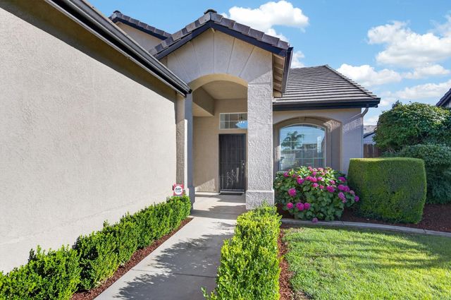 2839 E Brandywine, Fresno, CA 93720