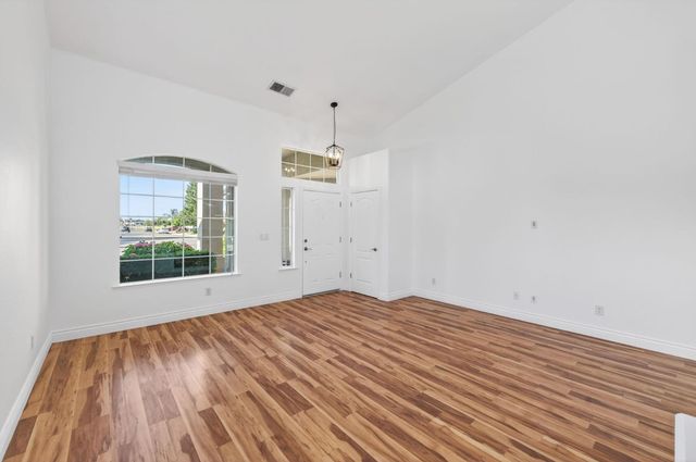 2839 E Brandywine, Fresno, CA 93720