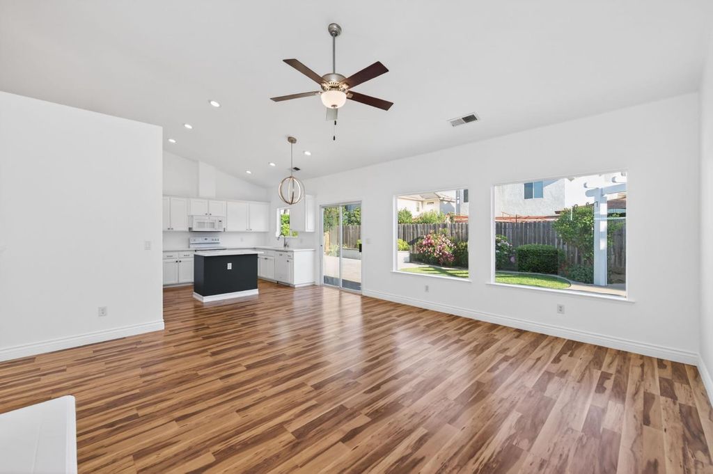 Image 11 of property listing at 2839 E Brandywine, Fresno, CA 93720