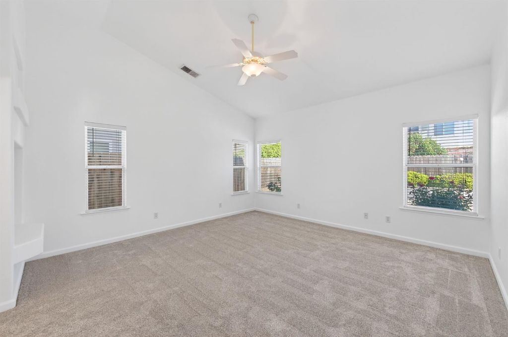 Image 26 of property listing at 2839 E Brandywine, Fresno, CA 93720