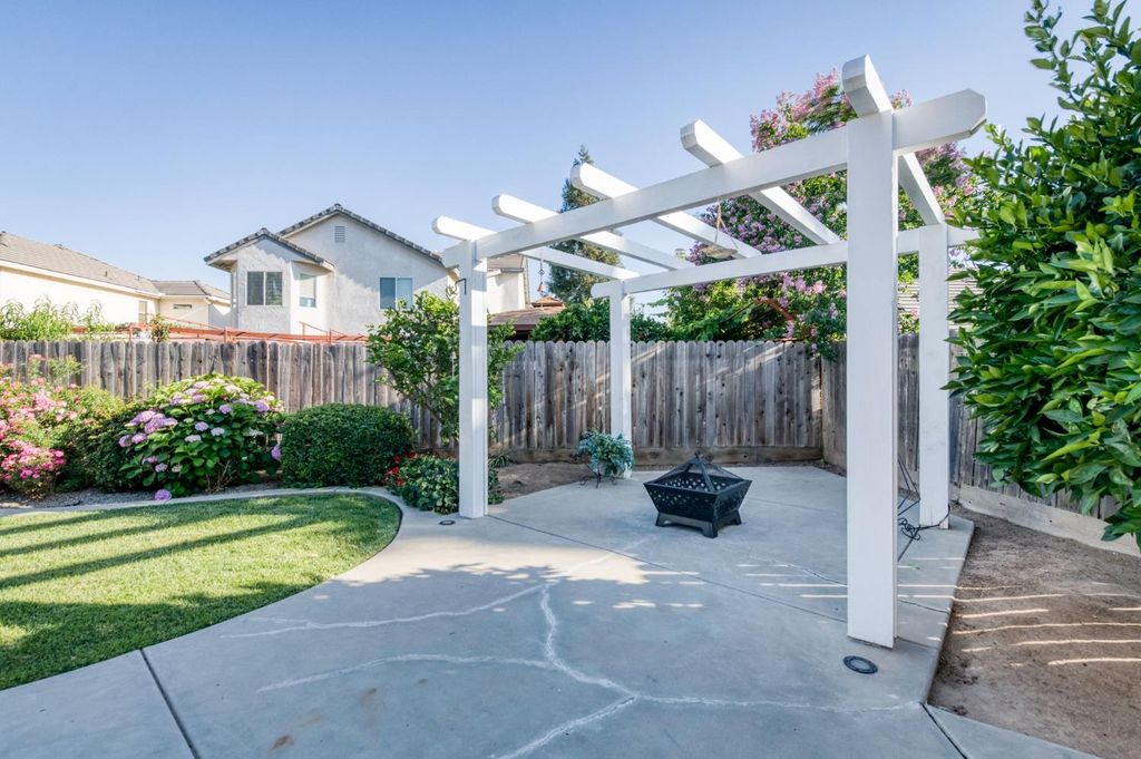 Image 32 of property listing at 2839 E Brandywine, Fresno, CA 93720