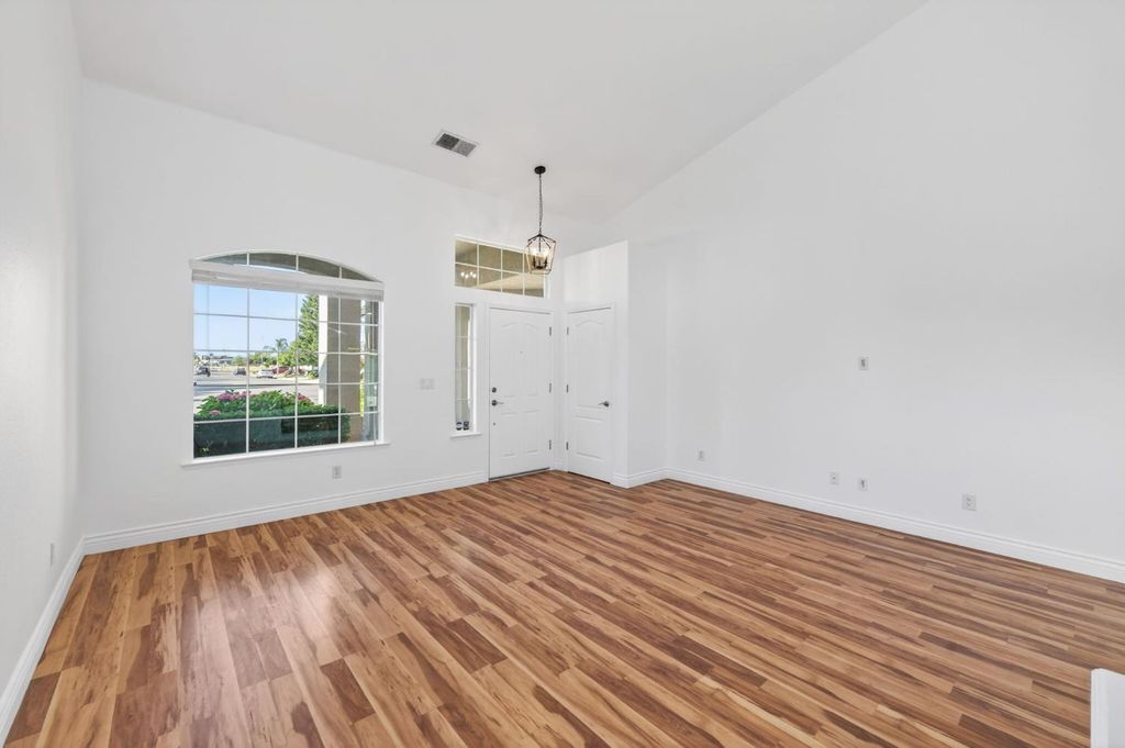 Image 8 of property listing at 2839 E Brandywine, Fresno, CA 93720
