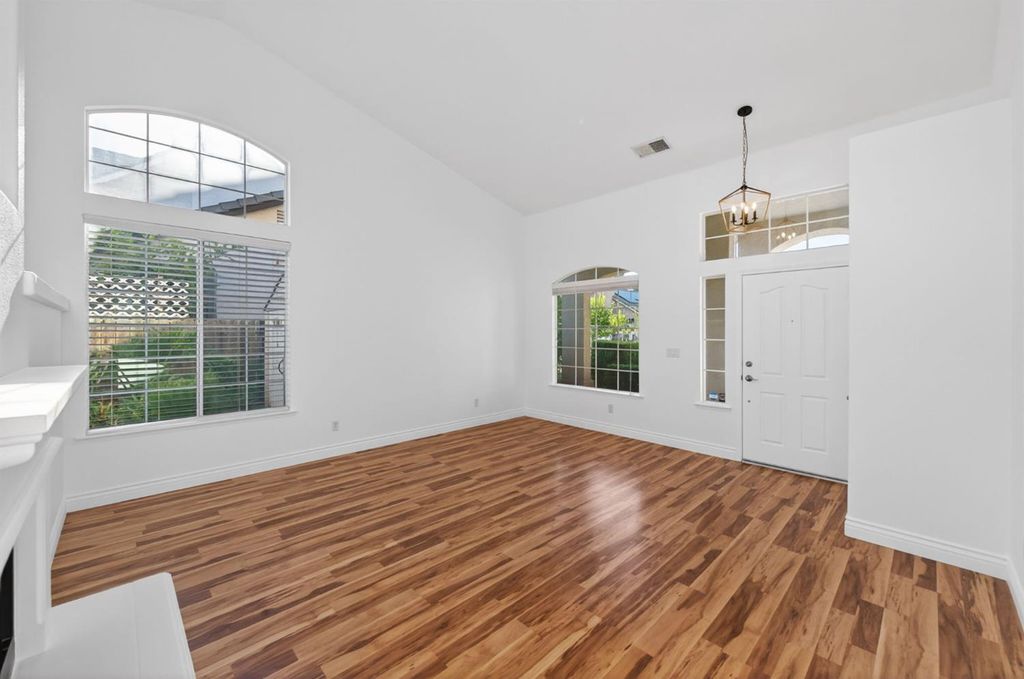 Image 9 of property listing at 2839 E Brandywine, Fresno, CA 93720