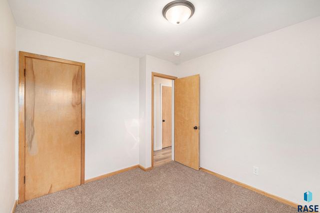 321 N Olive Ave Avenue, Madison, SD 57042