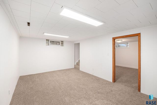 321 N Olive Ave Avenue, Madison, SD 57042