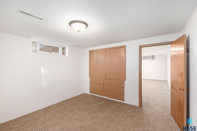 321 N Olive Ave Avenue, Madison, SD 57042