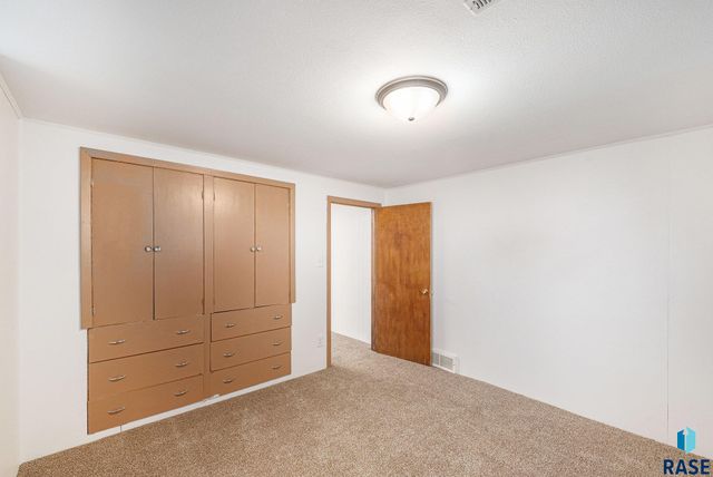 321 N Olive Ave Avenue, Madison, SD 57042