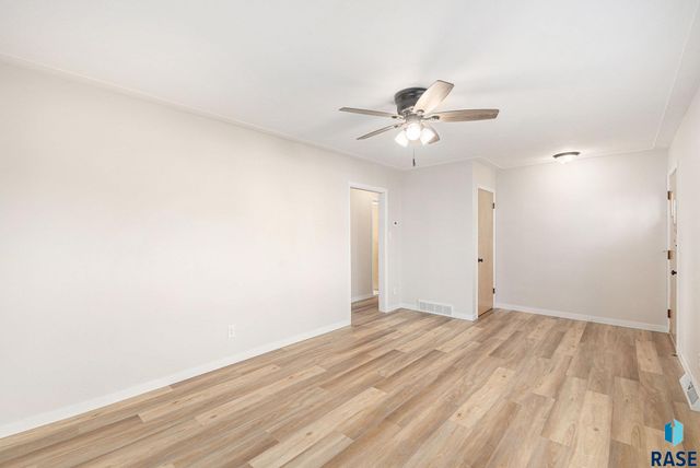 321 N Olive Ave Avenue, Madison, SD 57042