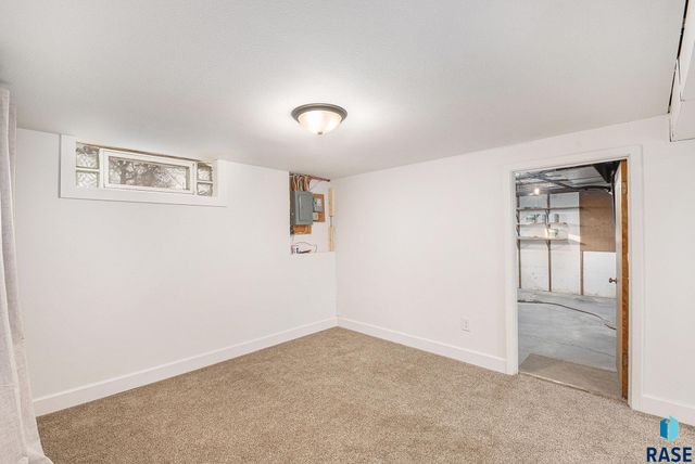 321 N Olive Ave Avenue, Madison, SD 57042