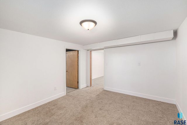 321 N Olive Ave Avenue, Madison, SD 57042