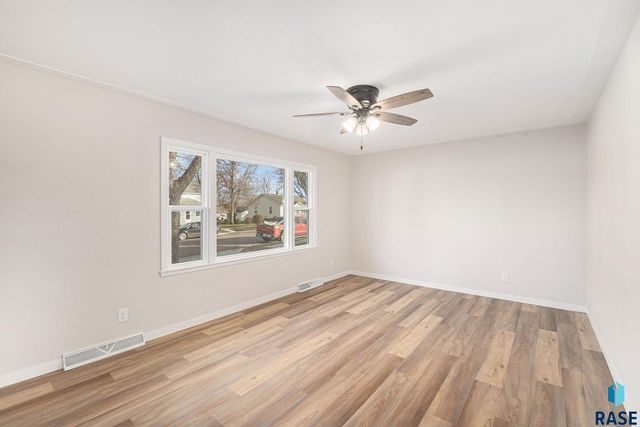 321 N Olive Ave Avenue, Madison, SD 57042