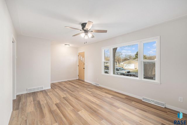 321 N Olive Ave Avenue, Madison, SD 57042