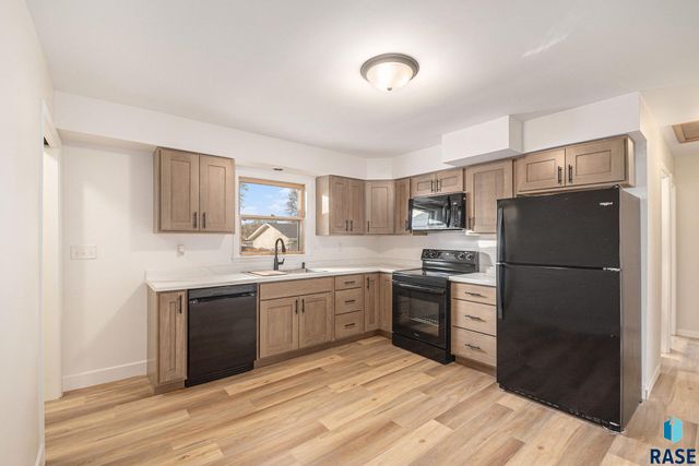 321 N Olive Ave Avenue, Madison, SD 57042