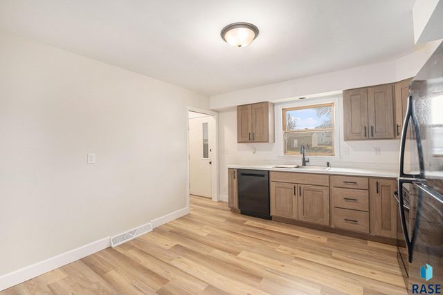 321 N Olive Ave Avenue, Madison, SD 57042