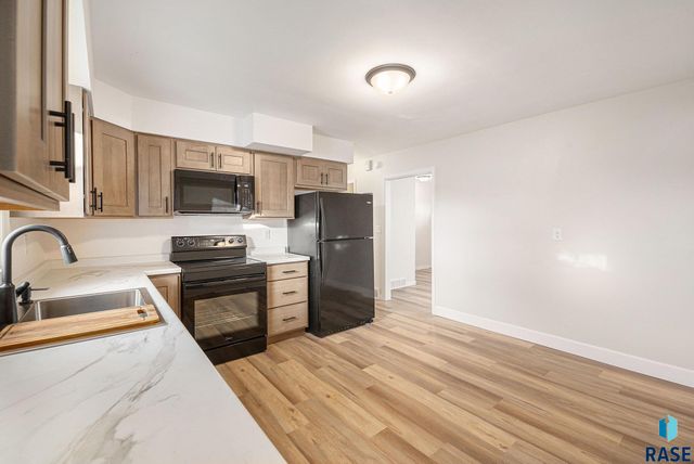 321 N Olive Ave Avenue, Madison, SD 57042