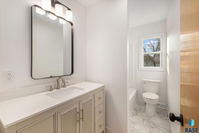 321 N Olive Ave Avenue, Madison, SD 57042