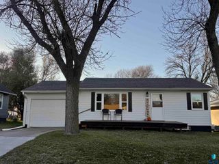 321 N Olive Ave Avenue, Madison, SD 57042