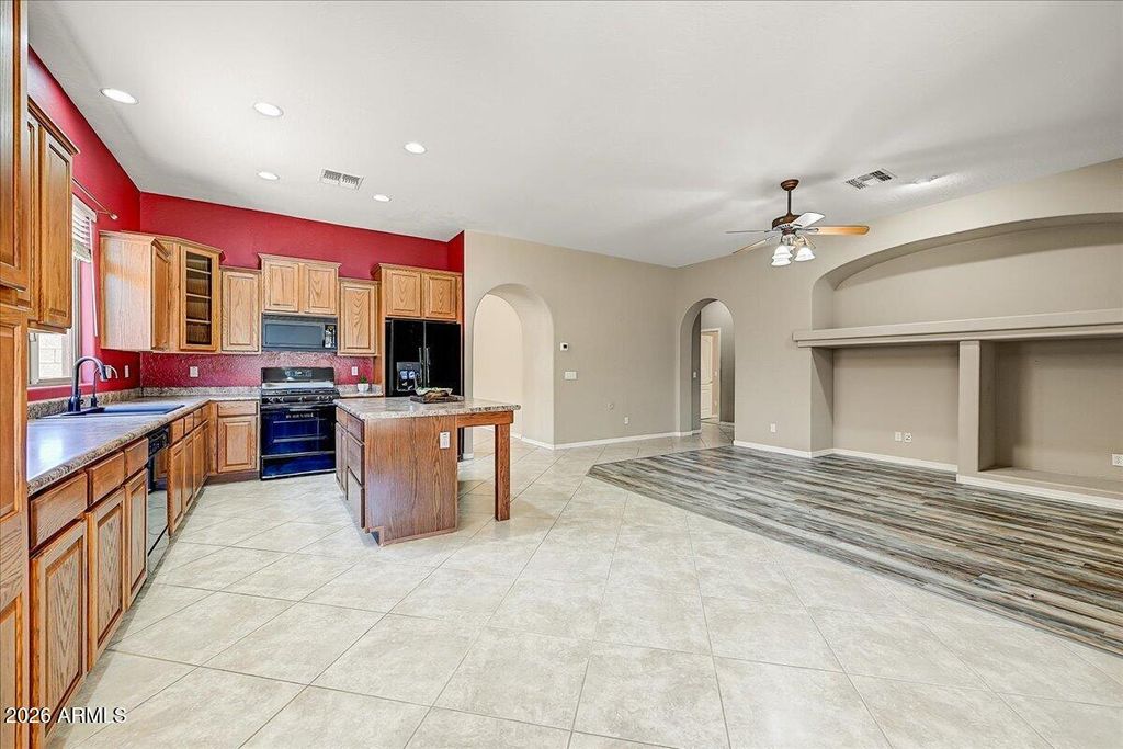 Image 15 of property listing at 3005 W LANGUID Lane, Phoenix, AZ 85086
