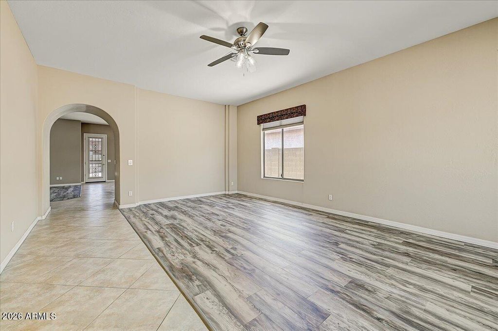 Image 8 of property listing at 3005 W LANGUID Lane, Phoenix, AZ 85086