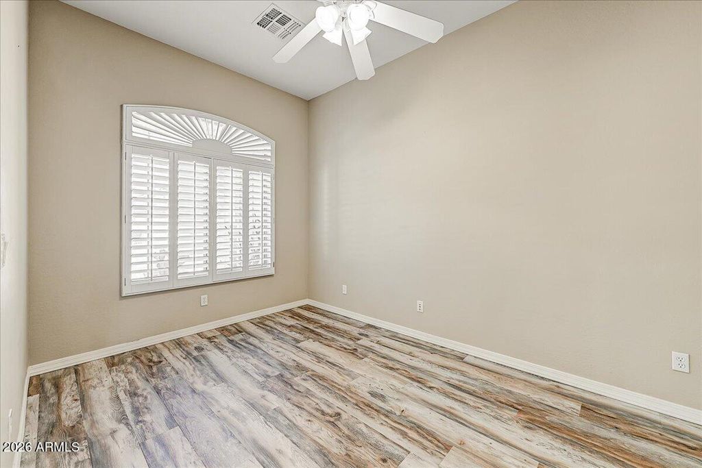 Image 9 of property listing at 3005 W LANGUID Lane, Phoenix, AZ 85086