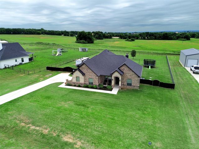 1027 Hope Court, Boyd, TX 76023
