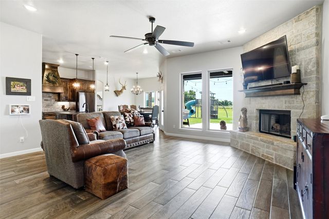 1027 Hope Court, Boyd, TX 76023