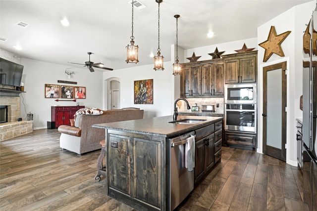 1027 Hope Court, Boyd, TX 76023