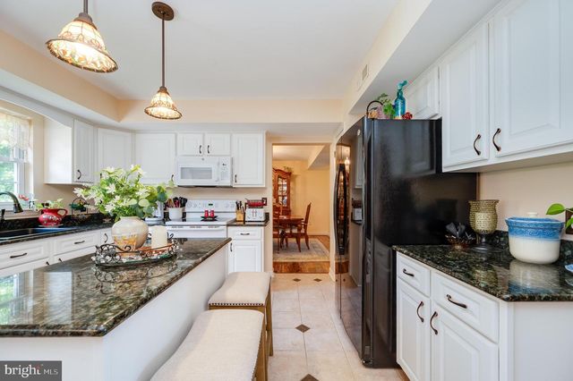 431 E AUGUSTA DR, Sinking Spring, PA 19608