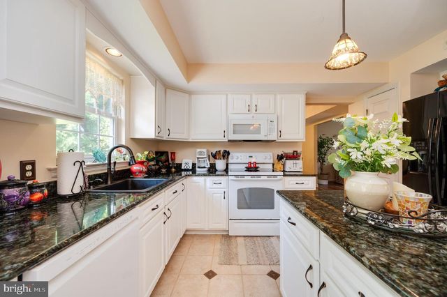 431 E AUGUSTA DR, Sinking Spring, PA 19608