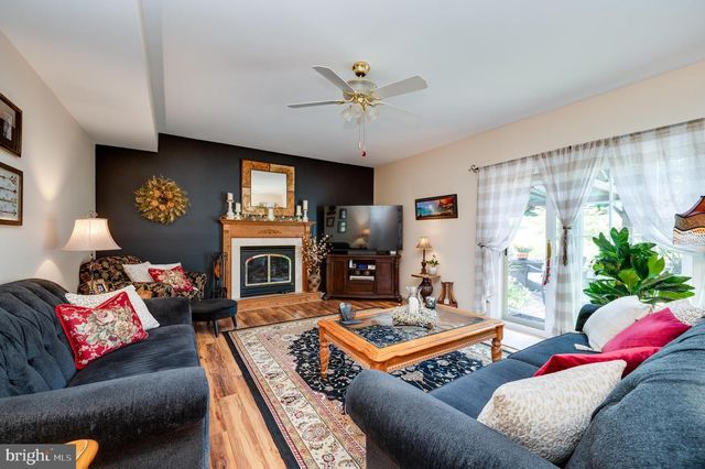 431 E AUGUSTA DR, Sinking Spring, PA 19608