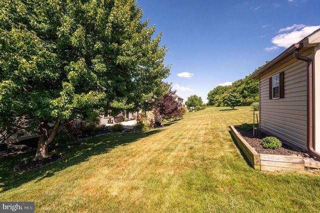 431 E AUGUSTA DR, Sinking Spring, PA 19608