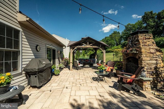 431 E AUGUSTA DR, Sinking Spring, PA 19608