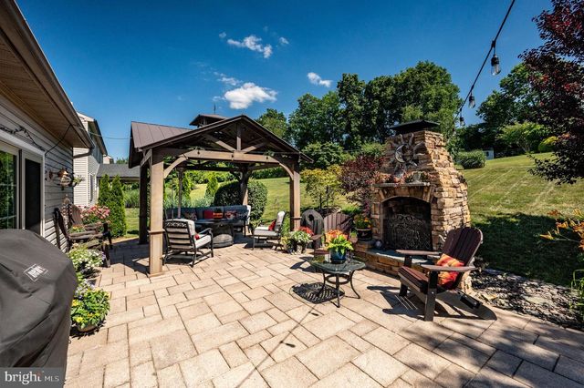 431 E AUGUSTA DR, Sinking Spring, PA 19608