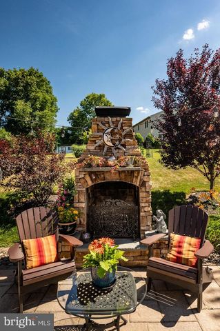 431 E AUGUSTA DR, Sinking Spring, PA 19608