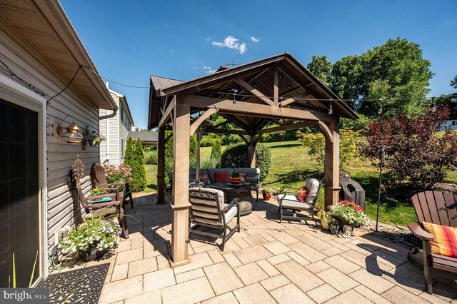 431 E AUGUSTA DR, Sinking Spring, PA 19608