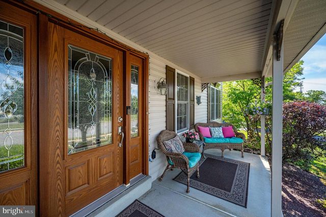 431 E AUGUSTA DR, Sinking Spring, PA 19608