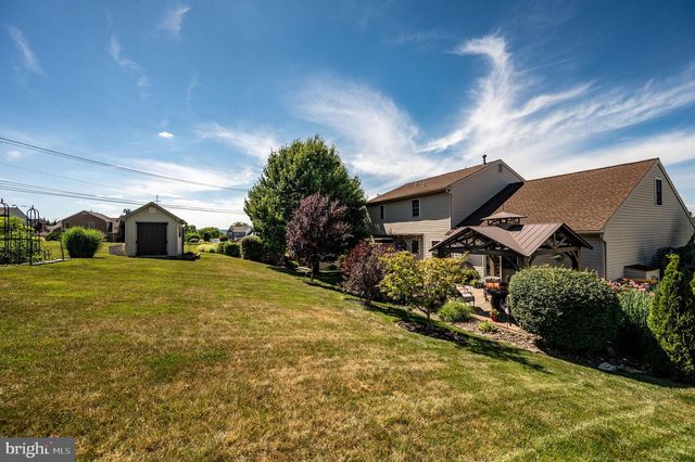 431 E AUGUSTA DR, Sinking Spring, PA 19608
