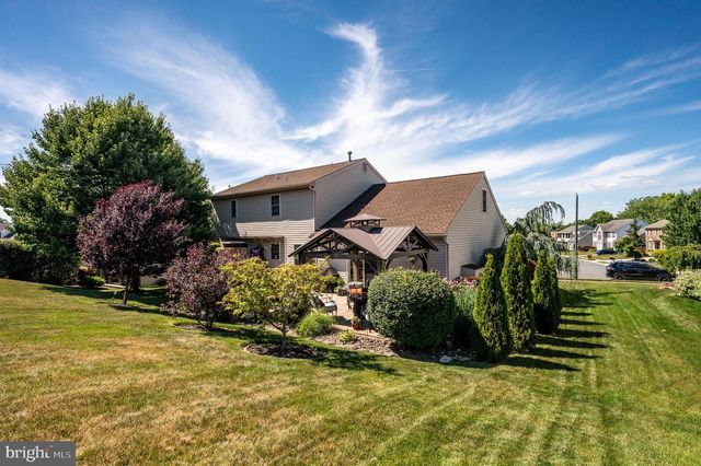431 E AUGUSTA DR, Sinking Spring, PA 19608