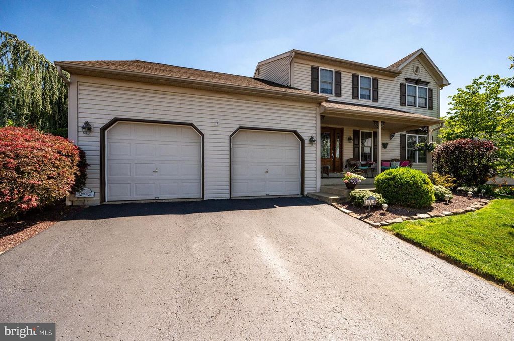 431 E AUGUSTA DR, Sinking Spring, PA 19608