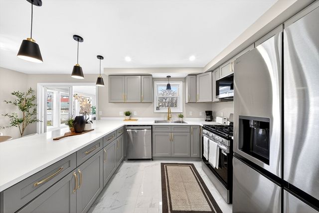 40 Duncan St, Fall River, MA 02721